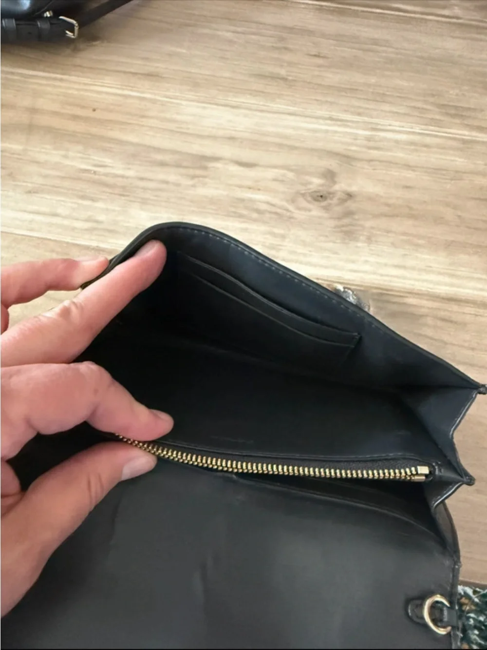 Classic Leather Turnlock Wallet Clutch in Black